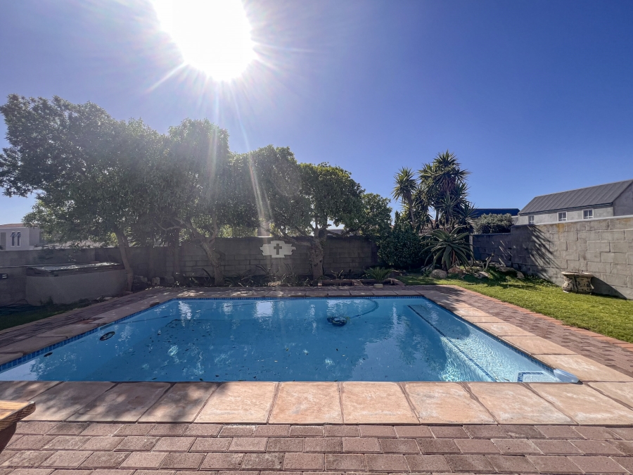 9 Bedroom Property for Sale in Myburgh Park Western Cape